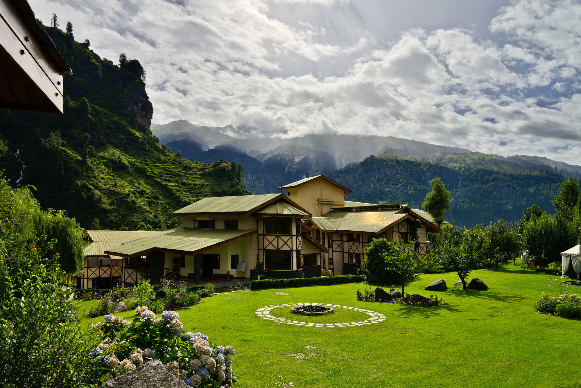 Solang Valley Resort Palchan Exterior photo